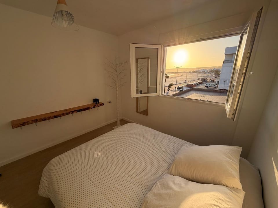Bed, Natural landscape, Photo of the whole room, Bedroom, Sea view