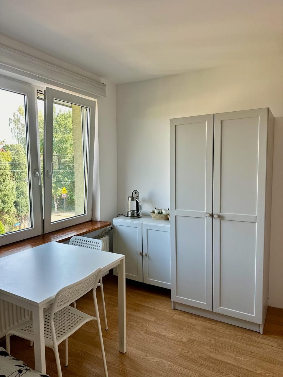 Pokoje na Zaciszu - Metro Zacisze Bed and Breakfast in Warsaw