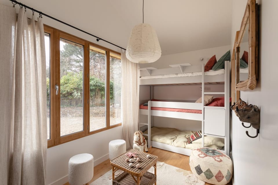 Bedroom, bunk bed