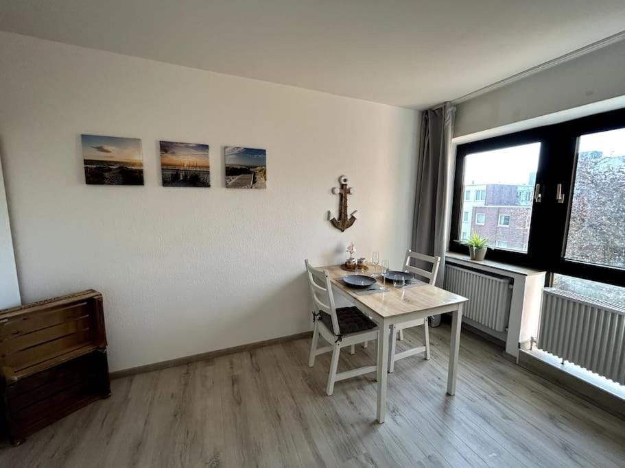 Living room, Seating area, Dining area, hair dresser