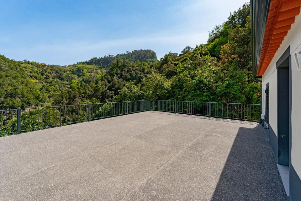 View (from property/room), Balcony/Terrace, Street view