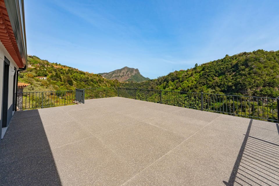 View (from property/room), Balcony/Terrace, Street view