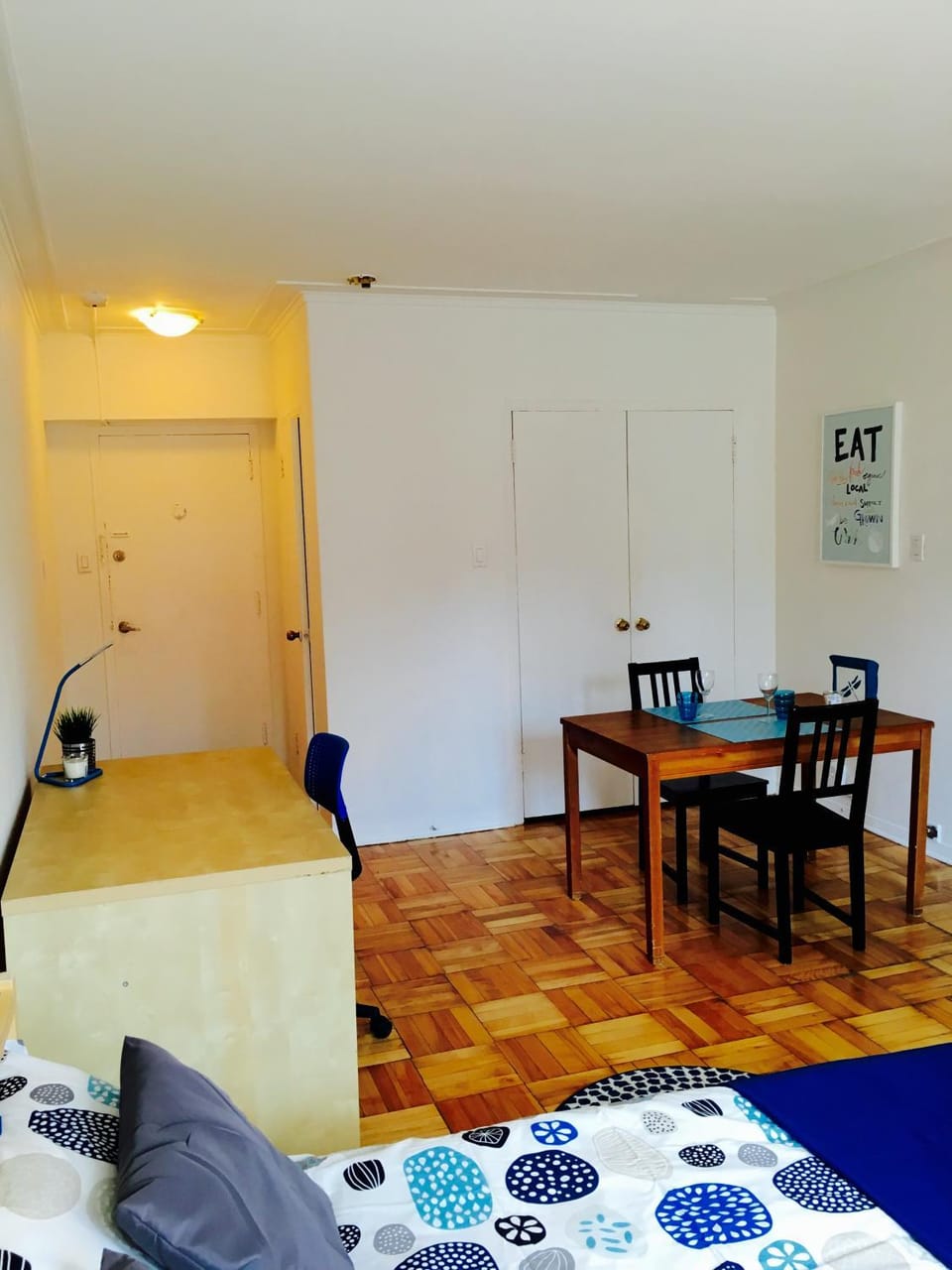 Seating area, Dining area