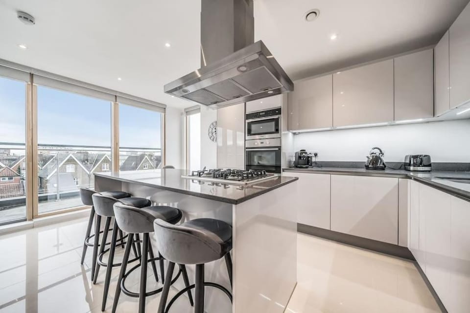 Kitchen or kitchenette, Dining area, dishwasher, minibar, pet friendly, stove