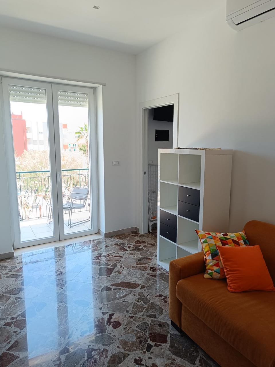 Sea side apartment with balcony and private park Apartment in Via Fiume