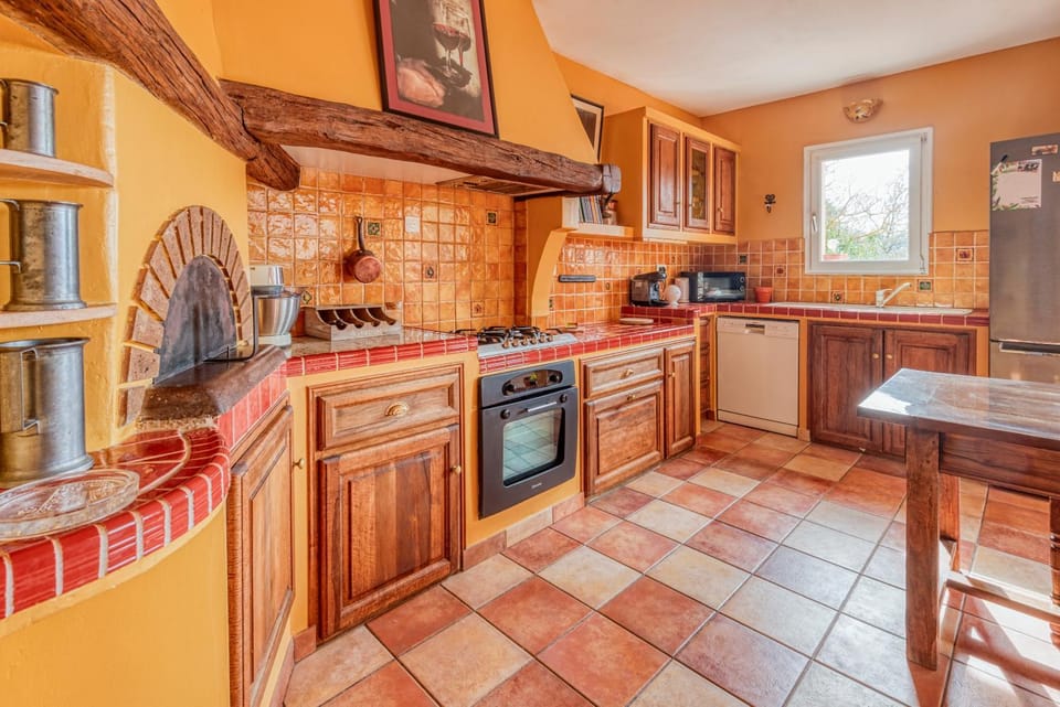 Dining area, dishwasher, minibar, pet friendly, stove