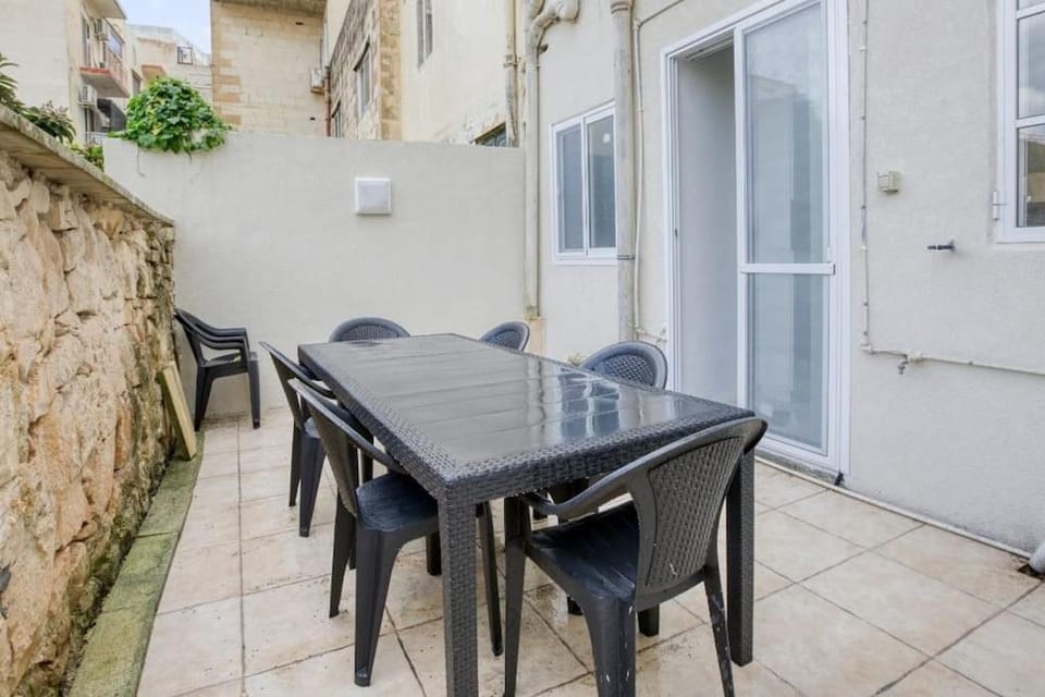 Bright & Airy St. Julian's flat Apartment in Sliema