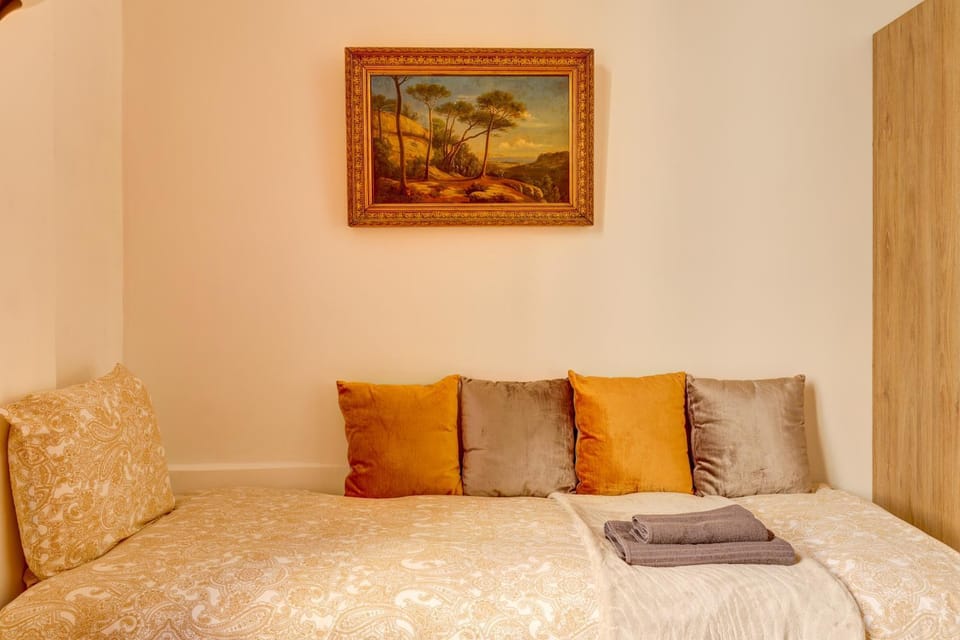 Small Luxurious Room in the heart of Saint Germain Apartment in Paris