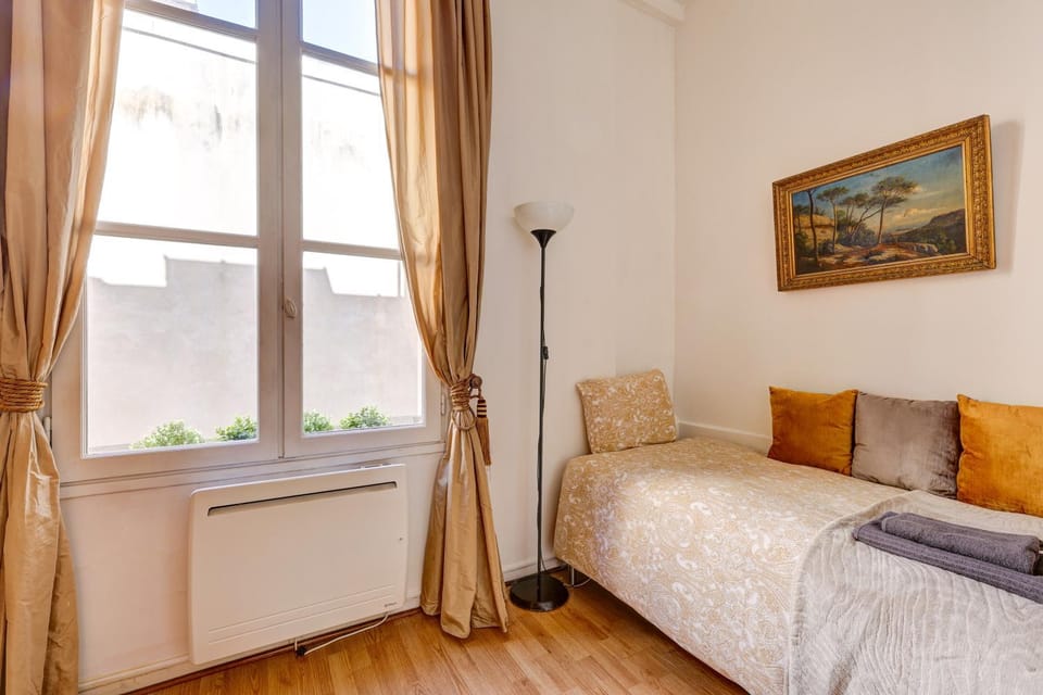 Small Luxurious Room in the heart of Saint Germain Apartment in Paris