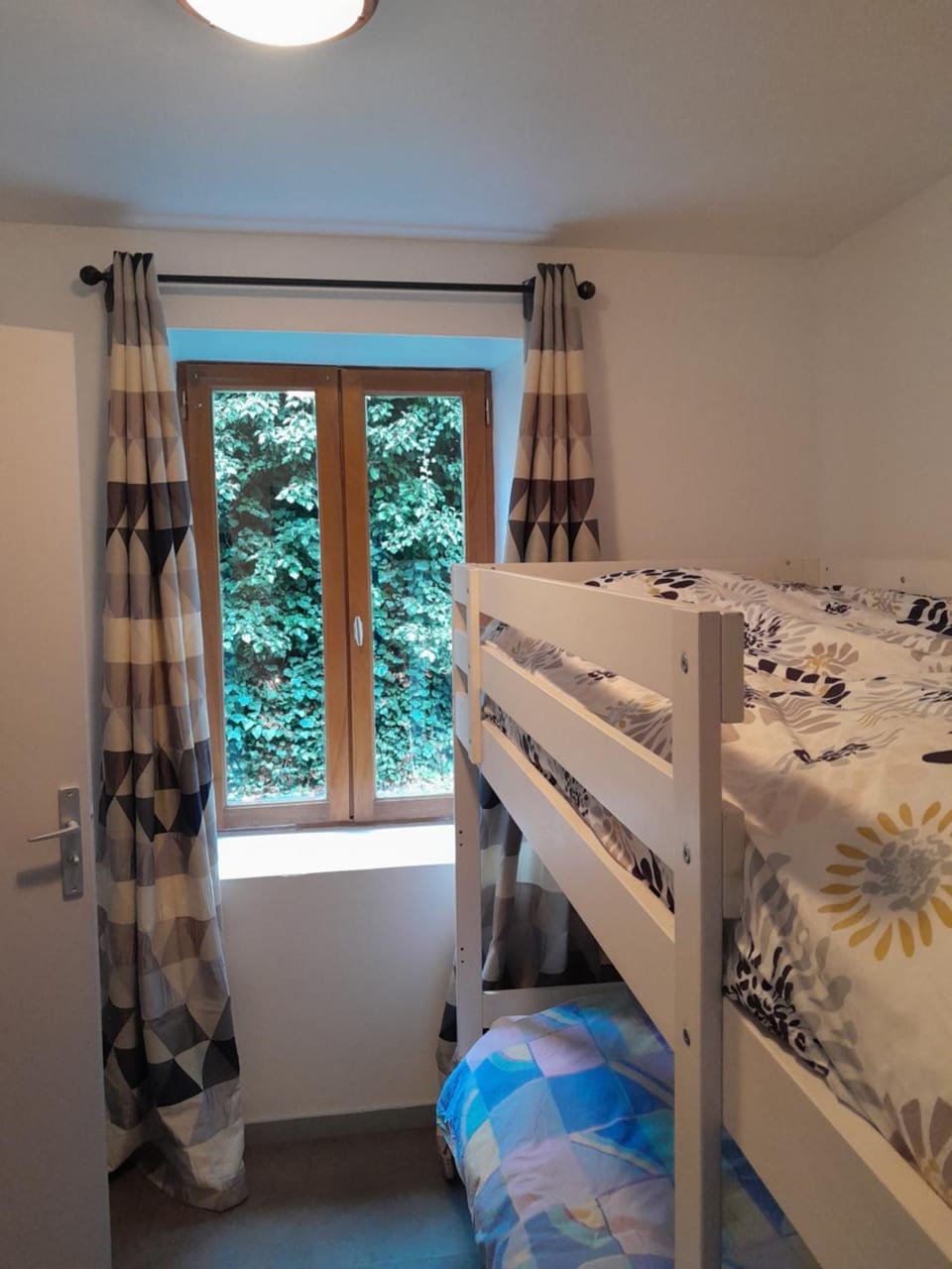 Bed, Photo of the whole room, Bedroom, bunk bed
