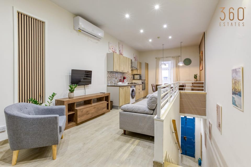 Communal lounge/ TV room, Bed, TV and multimedia, Kitchen or kitchenette, Living room, Photo of the whole room, Seating area, Dining area, Evening entertainment, Bedroom, minibar, air conditioner