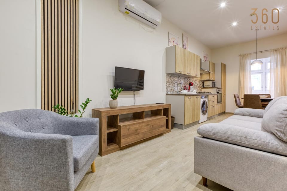 Communal lounge/ TV room, TV and multimedia, Kitchen or kitchenette, Living room, Seating area, Dining area, Evening entertainment, minibar, oven, air conditioner