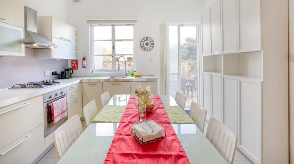 Comfort Double Room St. Julian's Bed and Breakfast in Sliema