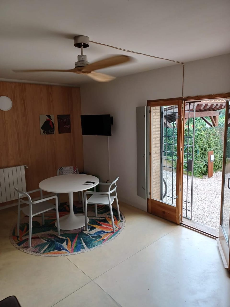 TV and multimedia, Dining area