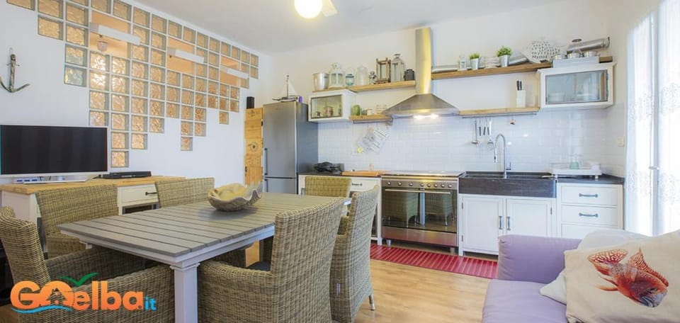 TV and multimedia, Kitchen or kitchenette, Living room, Seating area, Dining area, oven, stove