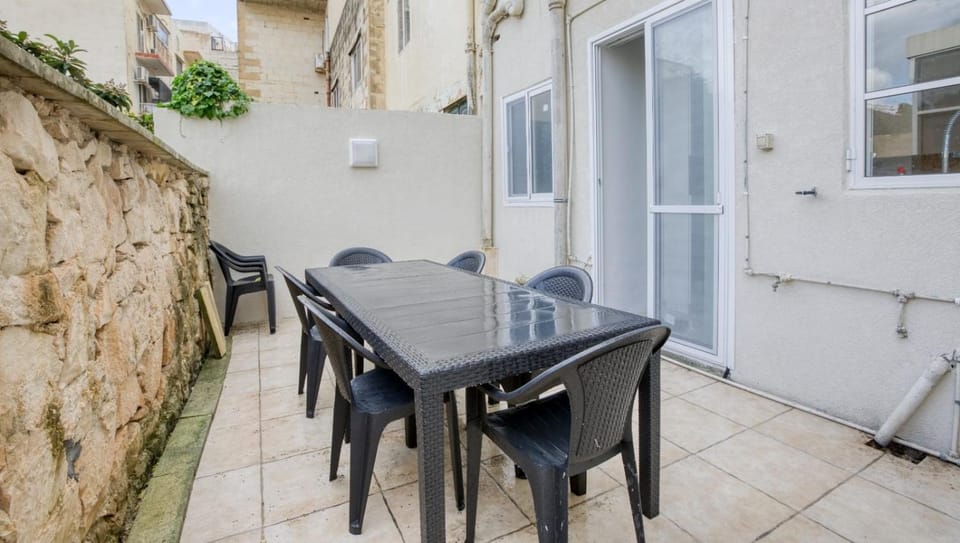 Cozy Room St Julian's Bed and Breakfast in Sliema