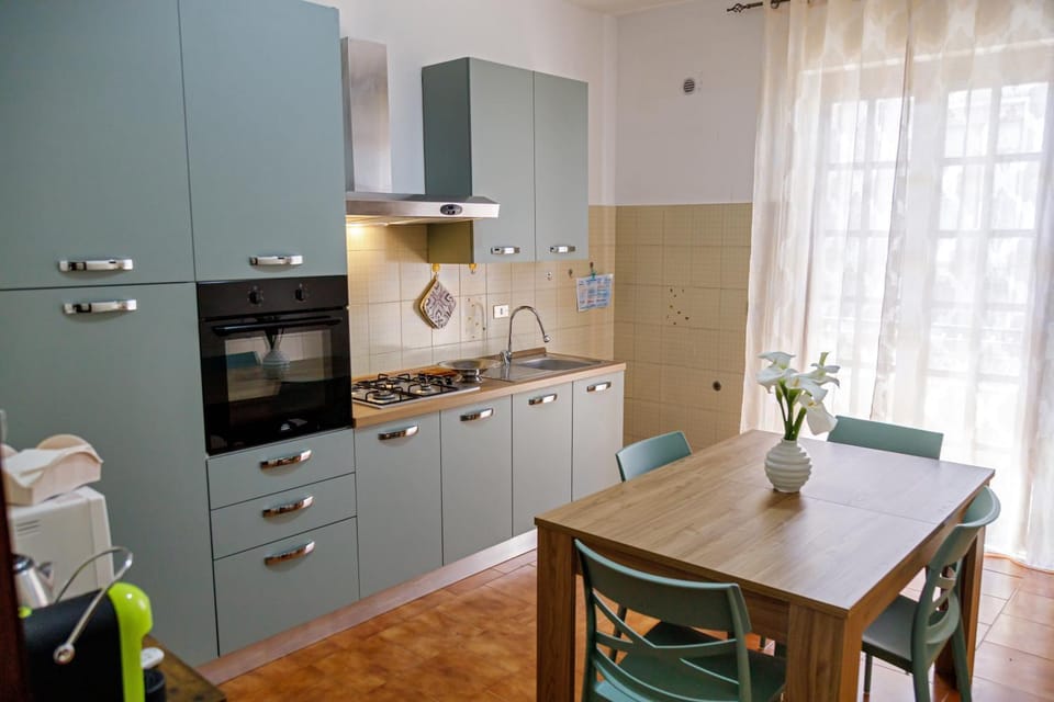 Balcony/Terrace, Kitchen or kitchenette, oven, stove, kitchen