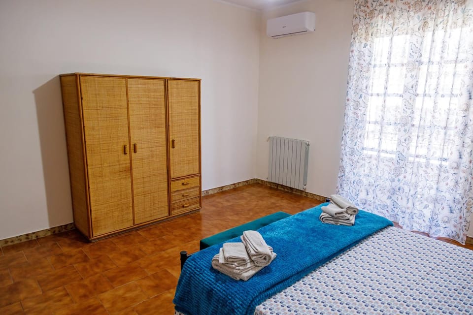 Balcony/Terrace, Bedroom, wardrobe, air conditioner