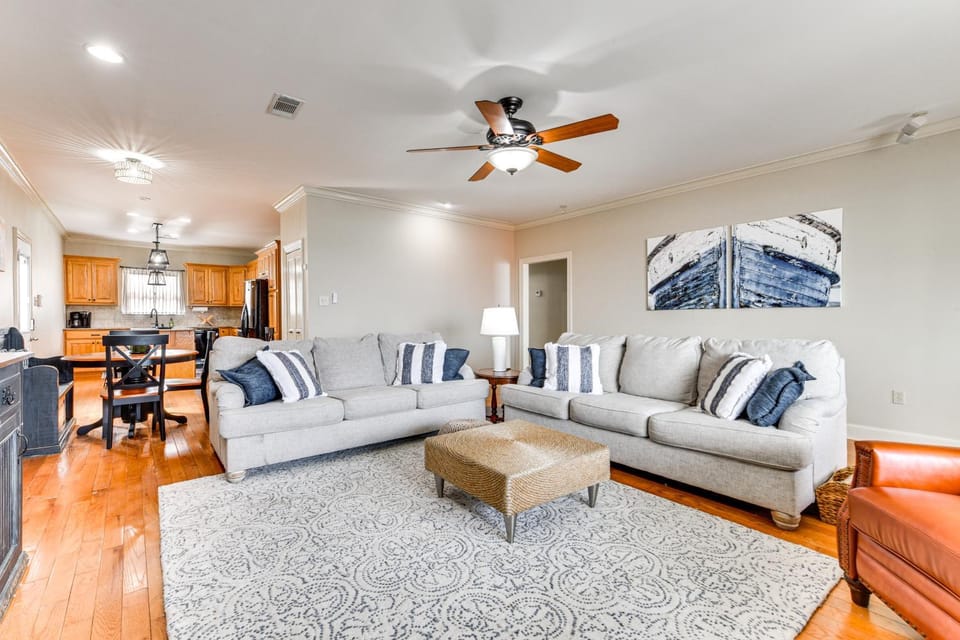 Lakefront Oscar Home w/ Game Room + Boat Dock! House in False River