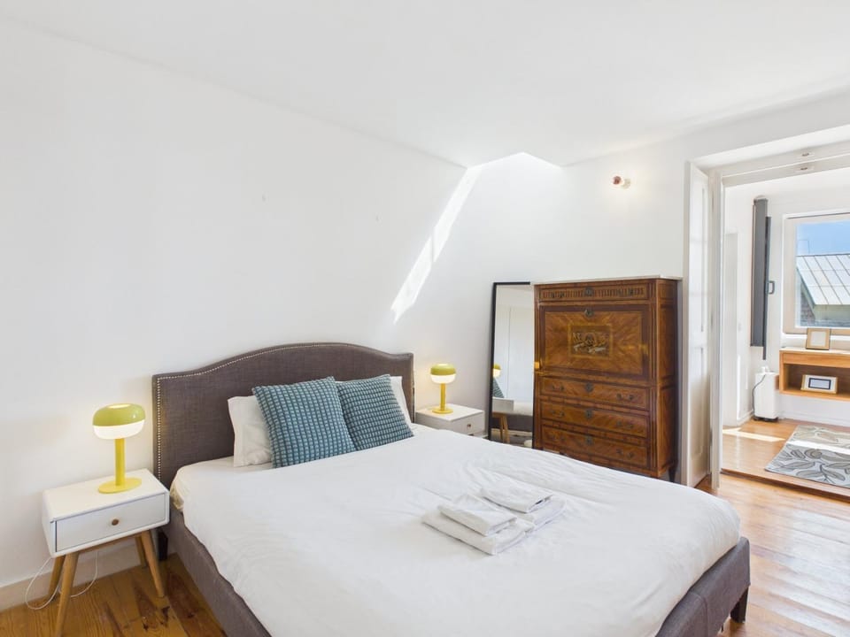 Luxurious Loft : Bridge-View Rooftop | By Airnest Apartment in Lisbon