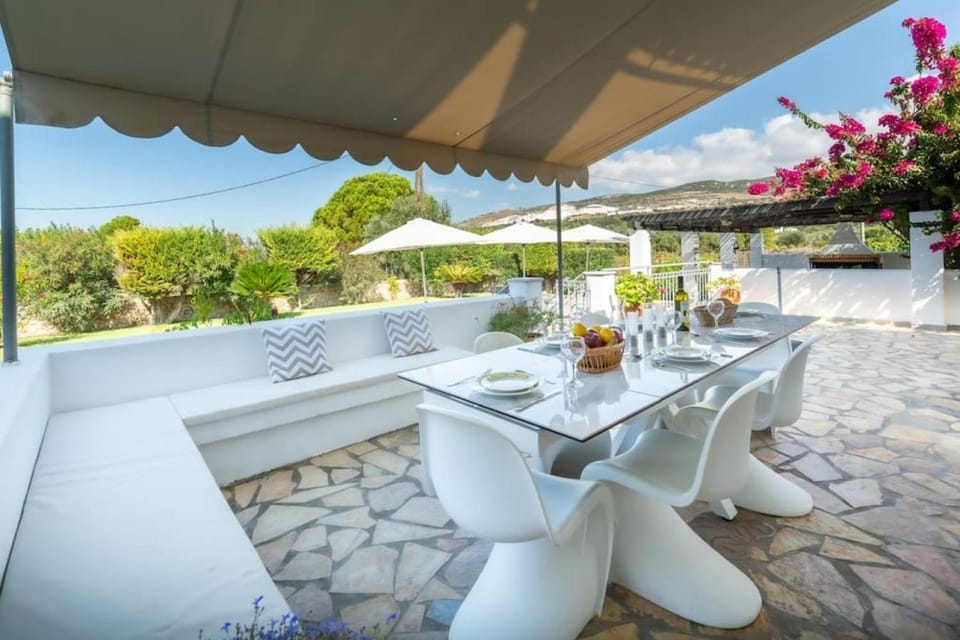 Villa Zephyros, 7 minute walk to Eglina Beach Villa in Cephalonia
