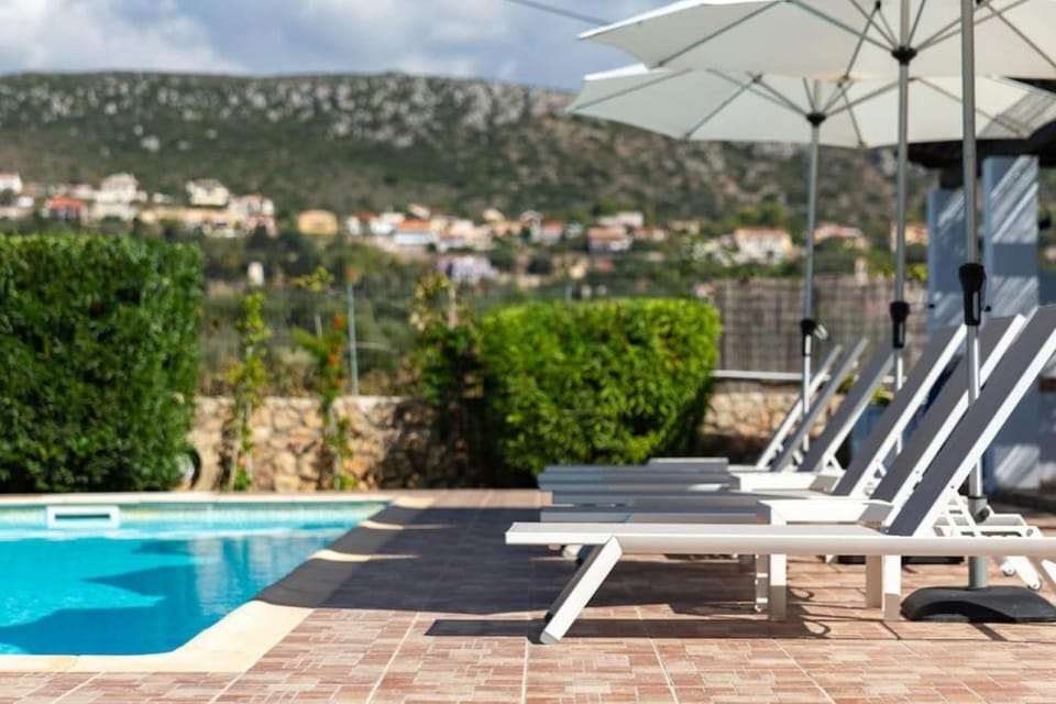 Villa Zephyros, 7 minute walk to Eglina Beach Villa in Cephalonia