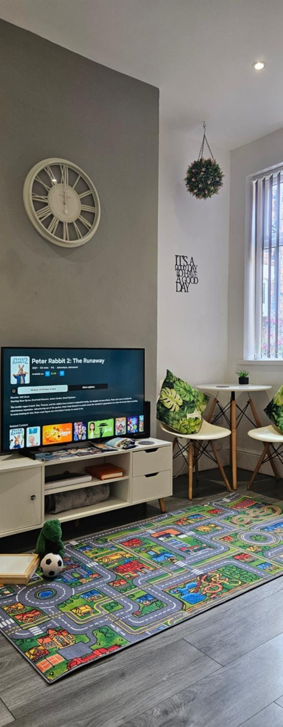 By the Joyous Stays - House with home comforts House in Stoke-on-Trent