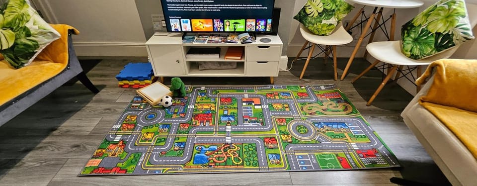 By the Joyous Stays - House with home comforts House in Stoke-on-Trent