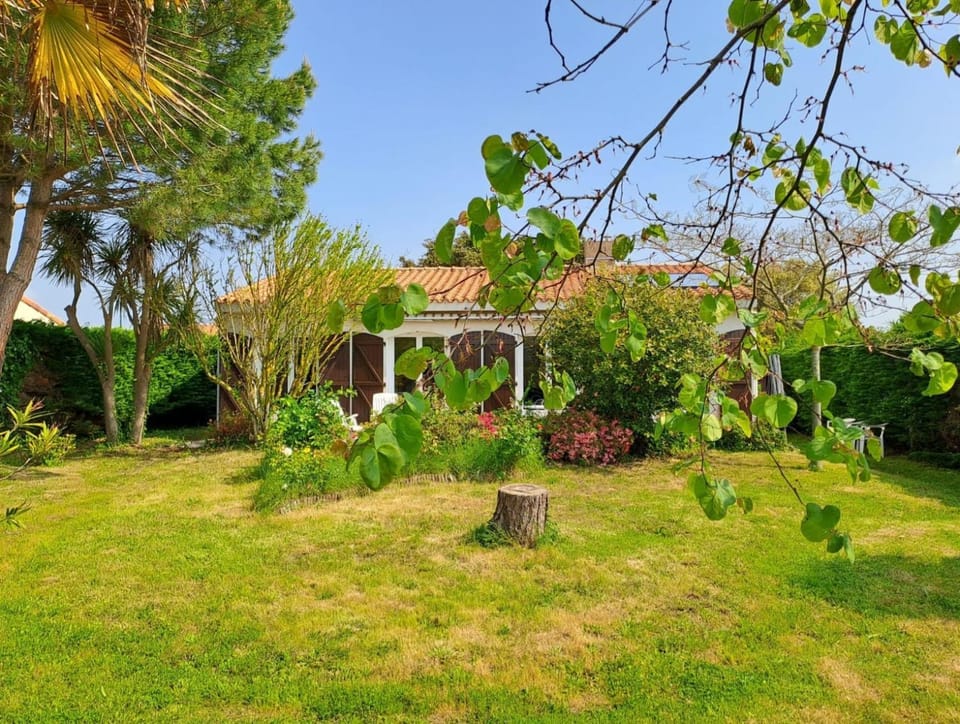 Nausicaa, maison avec joli jardin clos arboré Bed and Breakfast in Talmont-Saint-Hilaire