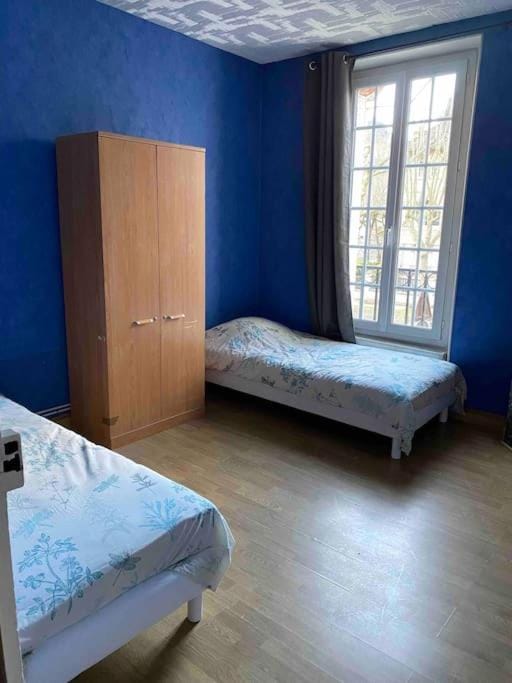 Bed, Photo of the whole room, Bedroom, wardrobe