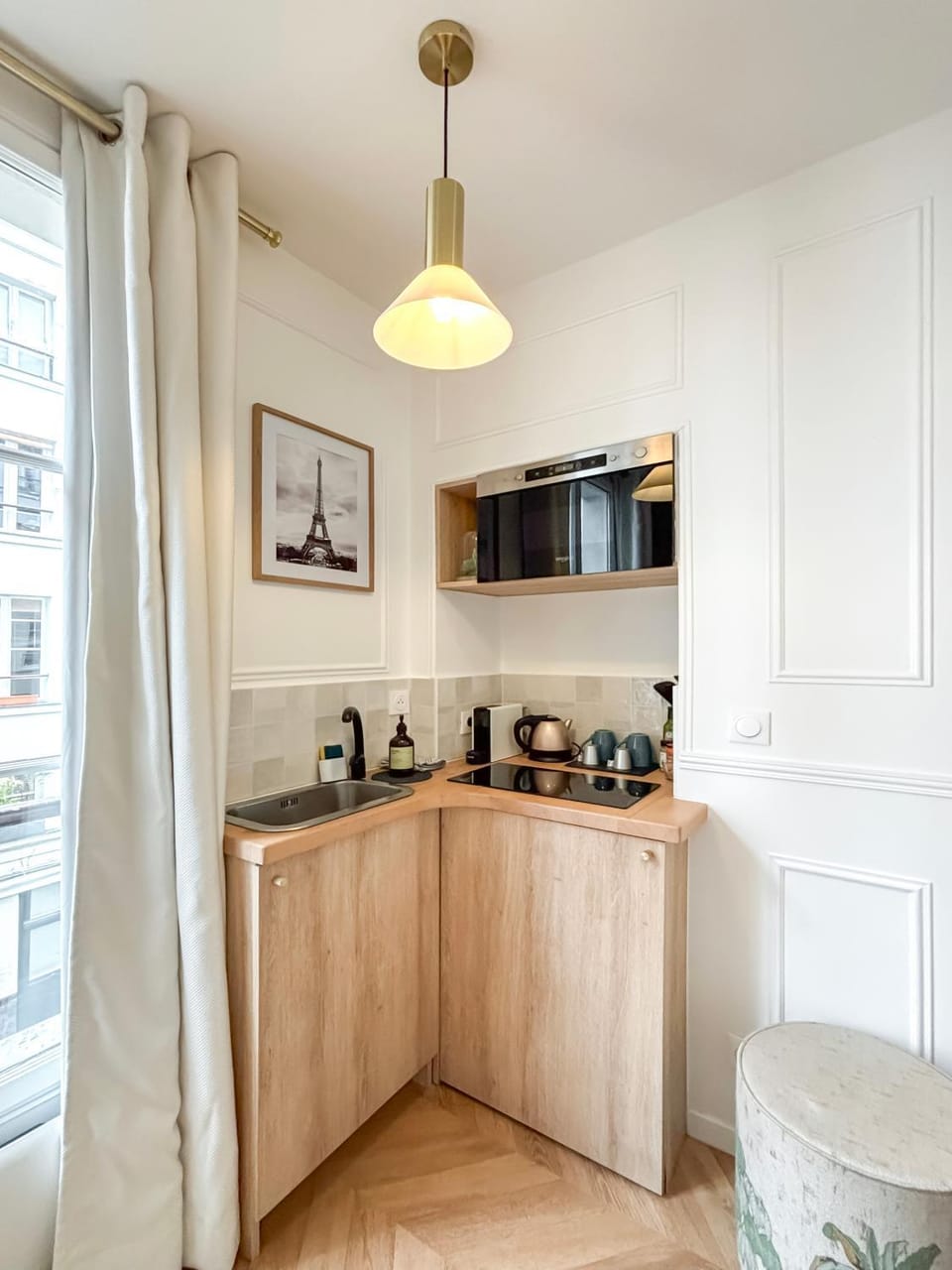 Coffee/tea facilities, Kitchen or kitchenette, stove