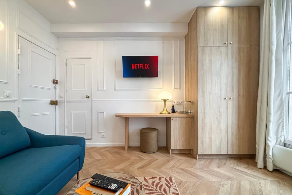 TV and multimedia, Seating area, wardrobe