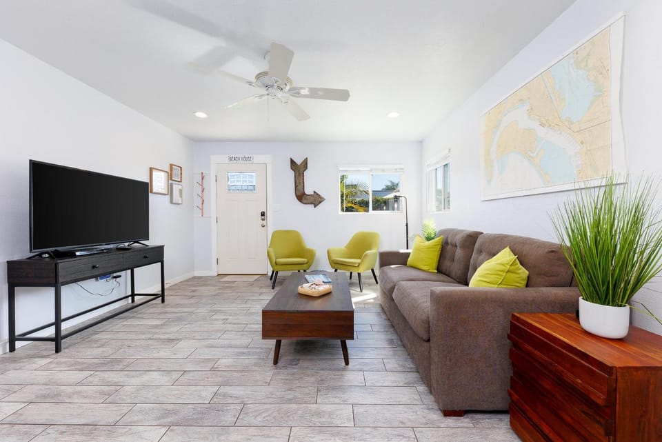 Pet Friendly Beach Bungalow, Close to Beach House in Carlsbad