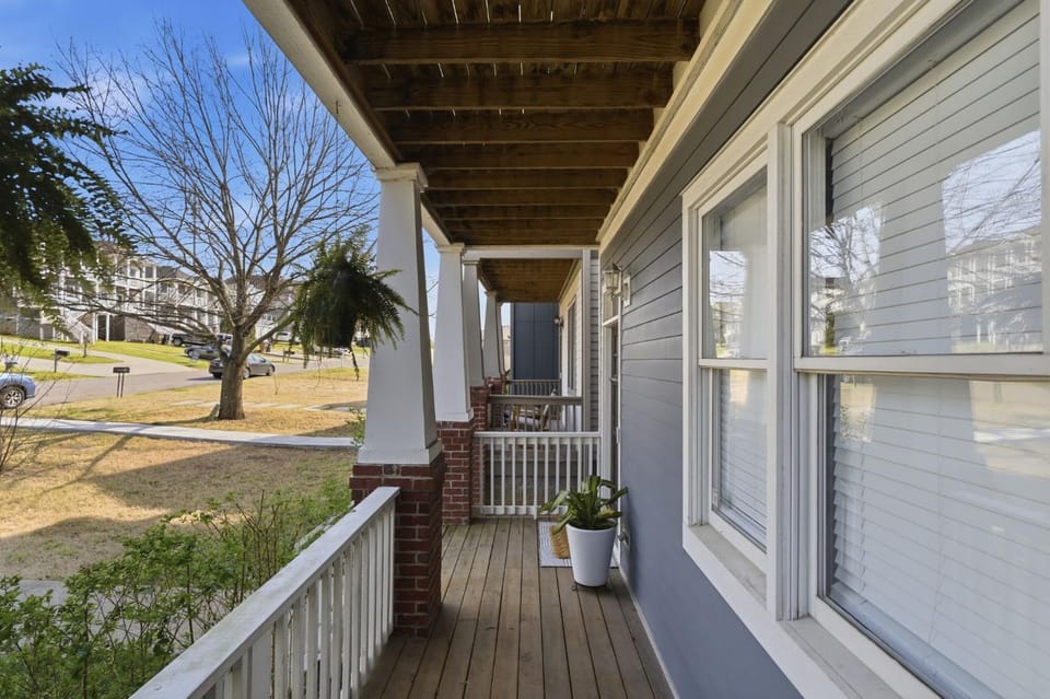 NEW 7 mins to Broadway Sleeps 8 House in Nashville