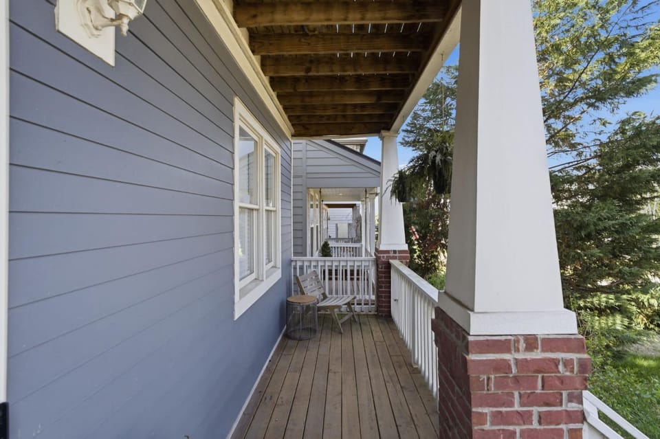 NEW 7 mins to Broadway Sleeps 8 House in Nashville
