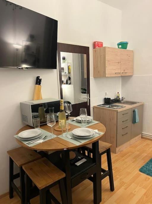 TV and multimedia, Kitchen or kitchenette, Dining area, minibar, pet friendly