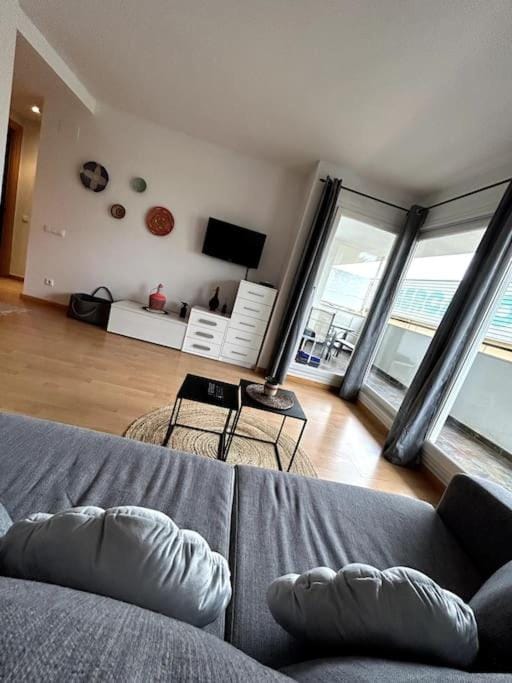 Bed, TV and multimedia, Living room