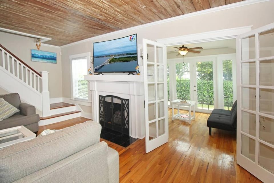 Modern 3BR, Pet-Friendly, WiFi, Washer & Dryer House in West Palm Beach
