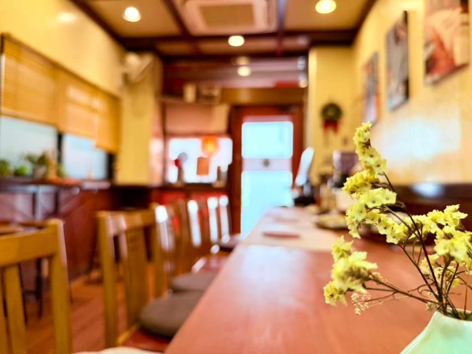 Restaurant/places to eat, Living room, Lounge or bar