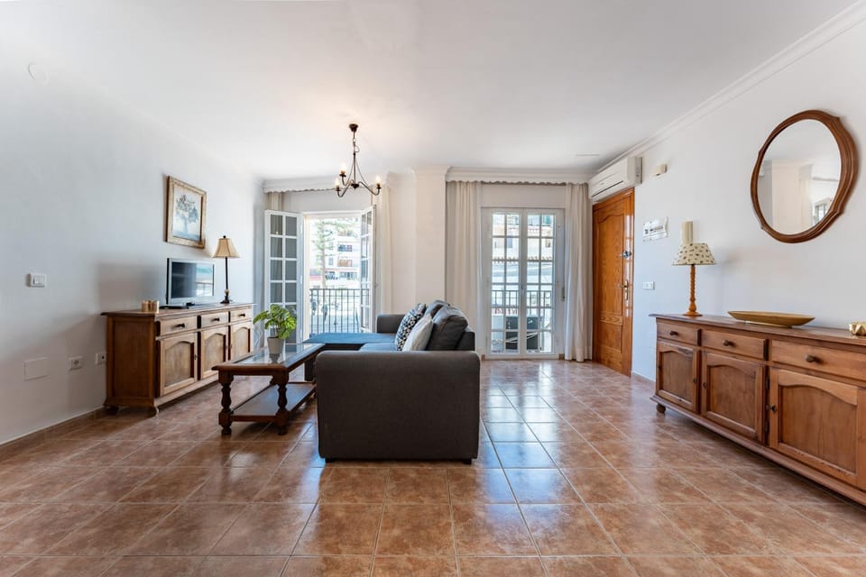 TV and multimedia, Living room, Dining area, air conditioner