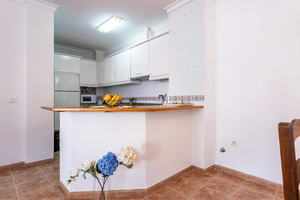 Kitchen or kitchenette, Dining area, microwave, oven, stove