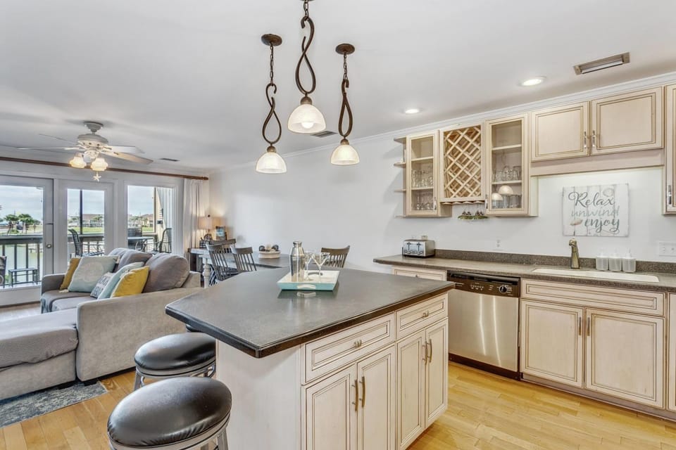 Walk 2 Beach Golf Dining & More -Sleeps 12 House in Miramar Beach