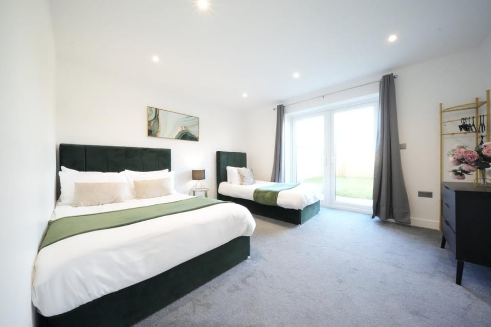 Bed, Photo of the whole room, Bedroom