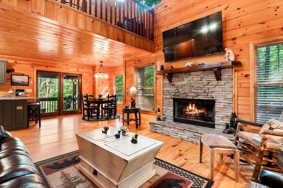 Lakeside Retreat Hot Tub Fishing Hiking House in Georgia