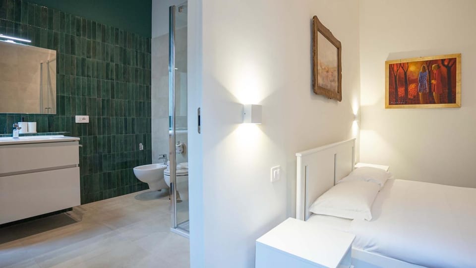 Bathroom, Photo of the whole room, Bedroom