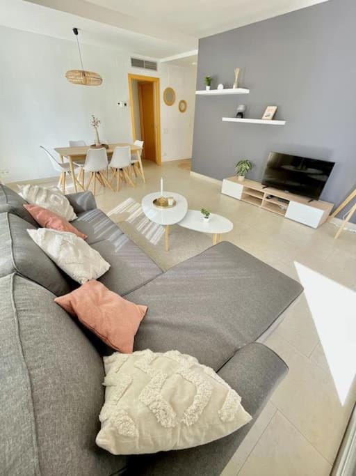 Communal lounge/ TV room, TV and multimedia, Living room, Seating area, Evening entertainment