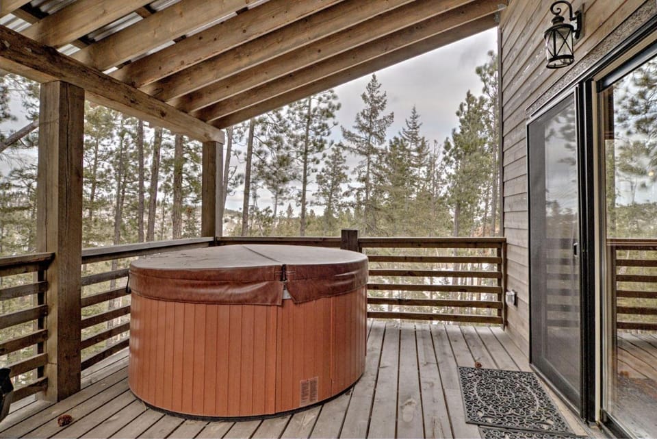 Gray Goose Lodge House in Pennington County