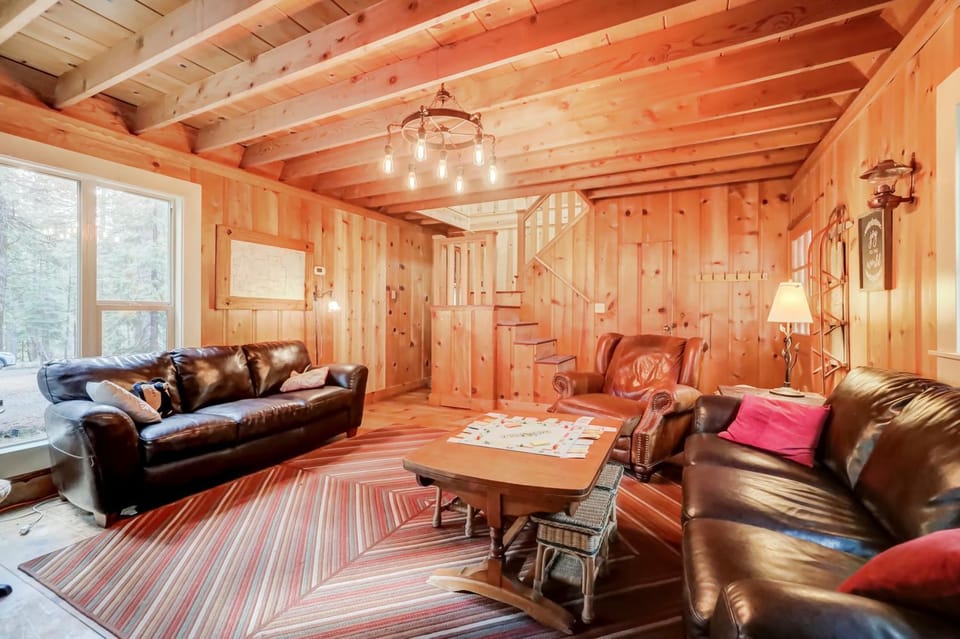 Spacious Classic Cabin Retreat- near Lassen Cabin in Sierra Nevada