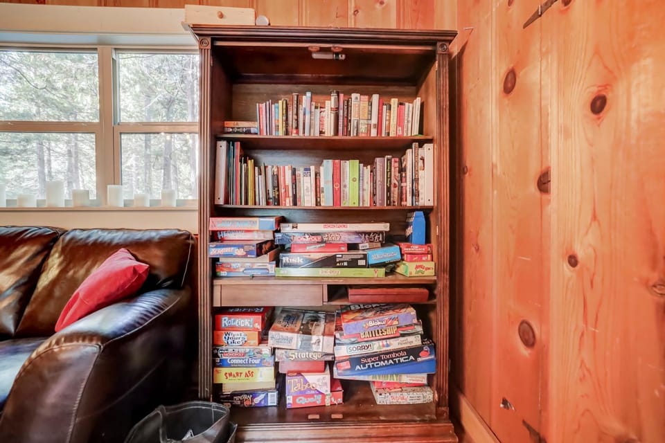 Spacious Classic Cabin Retreat- near Lassen Cabin in Sierra Nevada