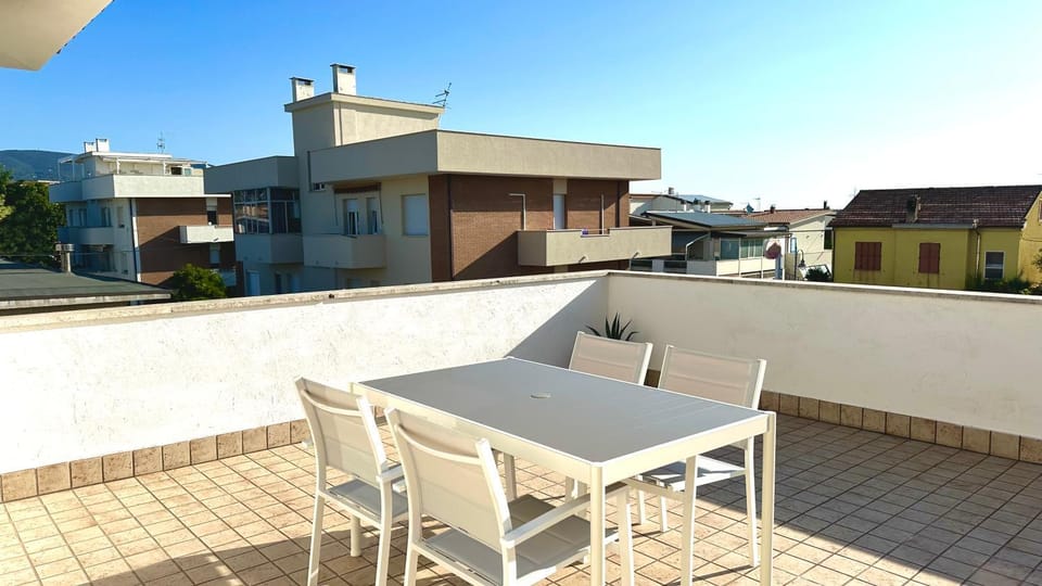 Marcelli, trilocale ristrutturato con terrazzo vista mare Apartment in Marcelli